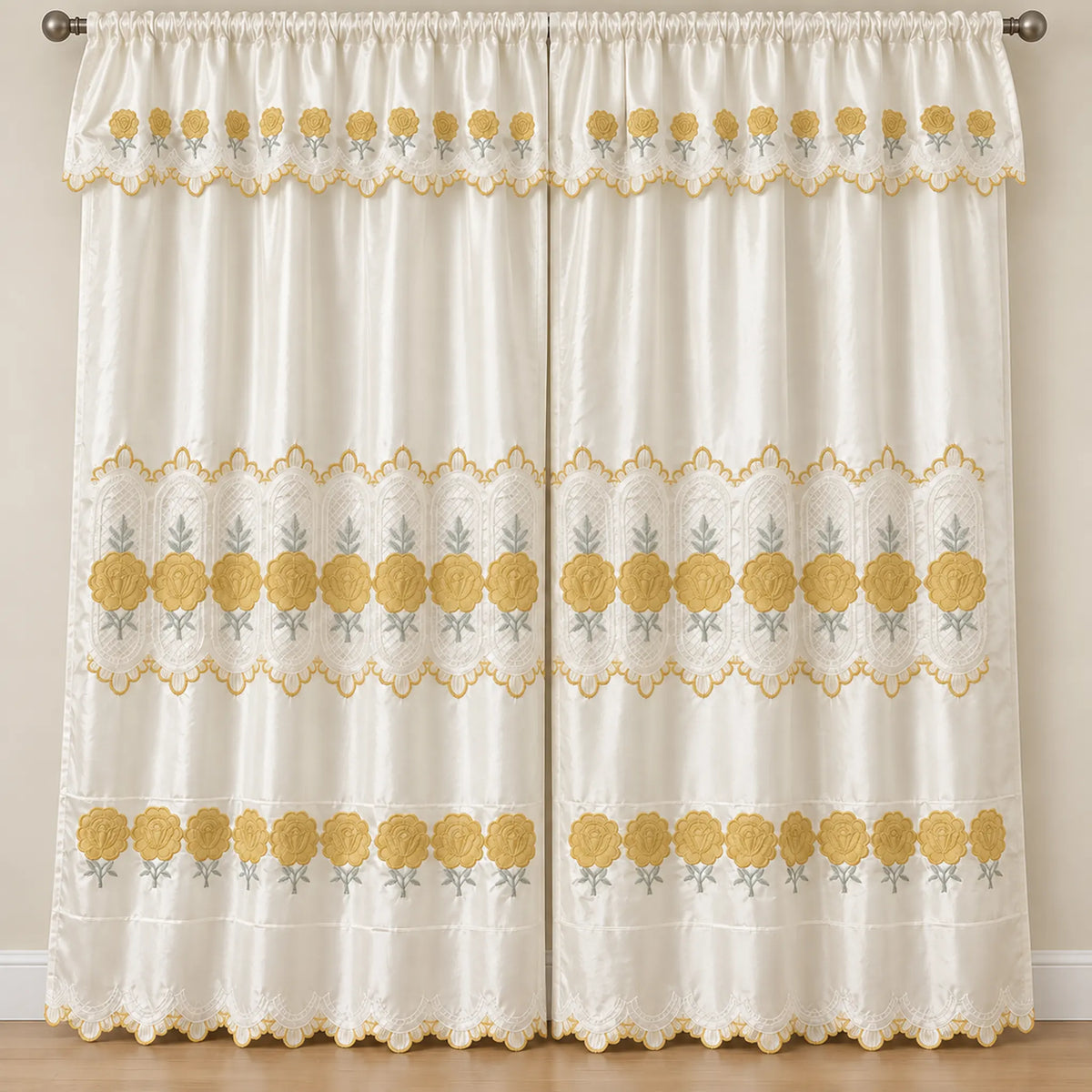 Par de cortinas bordadas satinadas con cenefa, fondo cream con bordado dorado – vista principal
