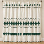 Par de cortinas bordadas satinadas con cenefa, fondo cream con bordado verde esmeralda – vista principal
