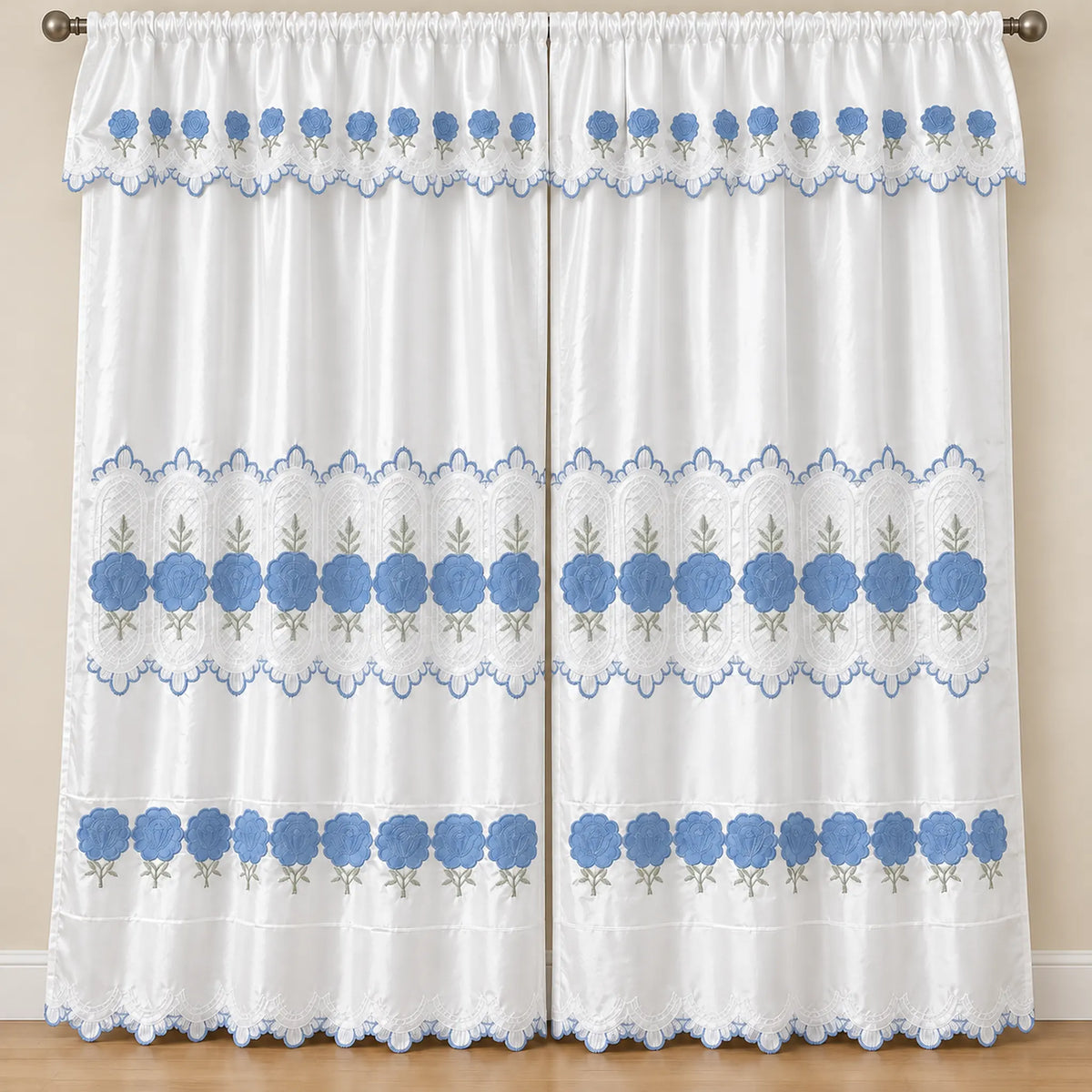 Par de cortinas blancas bordadas satinadas con cenefa, bordado azul cielo – vista principal