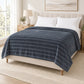 Frazada full gris de 180 x 220 cm con rayas en relieve – vista principal