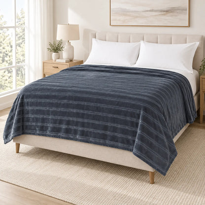 Frazada full gris de 180 x 220 cm con rayas en relieve – vista principal