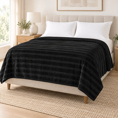 Frazada full negra de 180 x 220 cm con rayas en relieve – vista principal