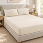 Forro ajustable liso con 2 sobrefundas bordadas, color Marfil – forro ajustable y 2 sobrefundas en la cama