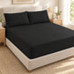 Forro ajustable liso con 2 sobrefundas bordadas, color Negro – forro ajustable y 2 sobrefundas en la cama
