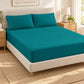 Forro ajustable liso con 2 sobrefundas bordadas, color Verde Petróleo – forro ajustable y 2 sobrefundas en la cama