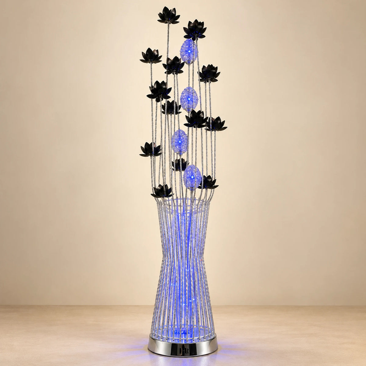 Lámpara de piso LED floral, diseño Lotos Negros Plateada – vista principal encendida