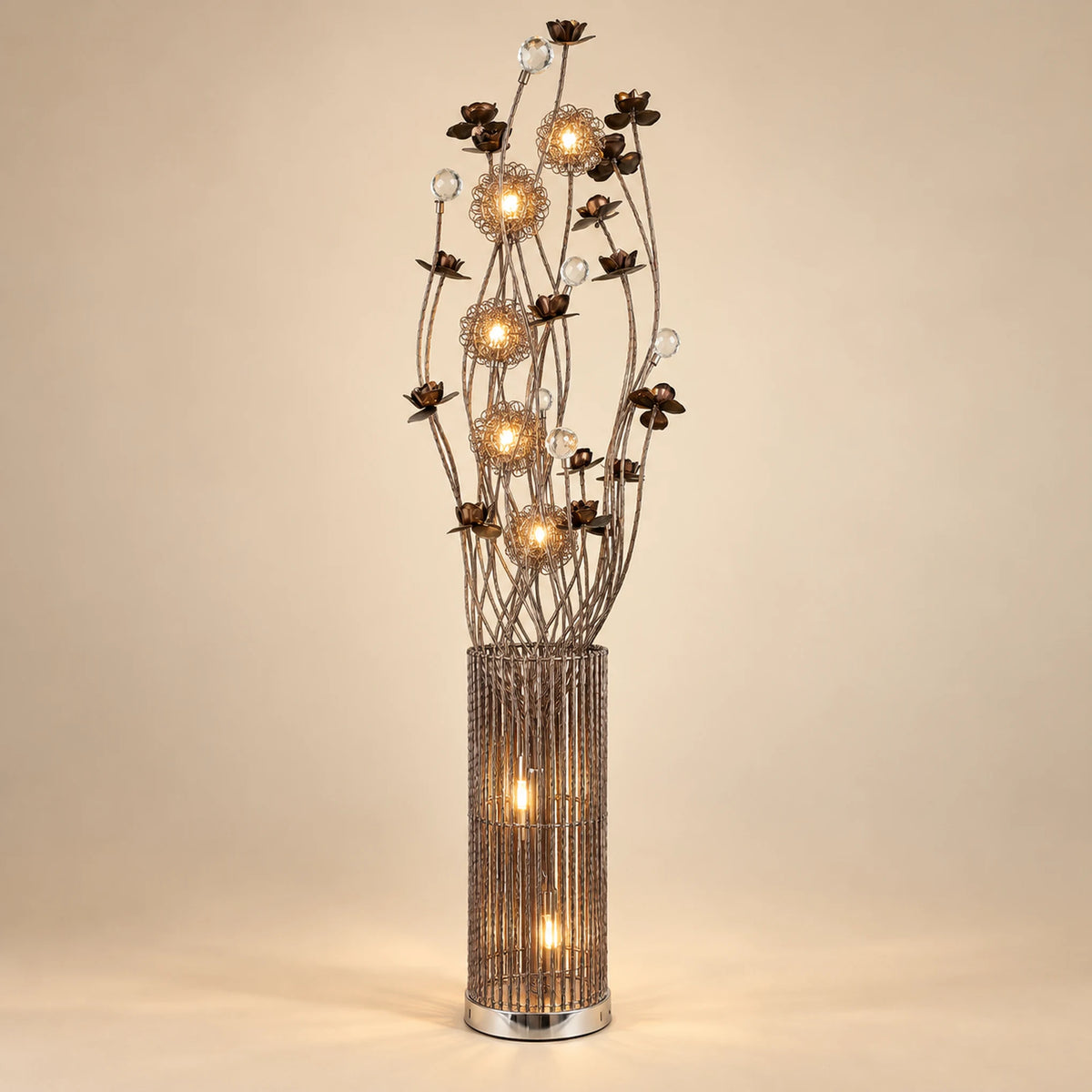 Lámpara de piso LED floral, diseño Rosas Bronce Cilíndrica – vista principal encendida