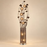 Lámpara de piso LED floral, diseño Rosas Bronce Cilíndrica – vista principal encendida