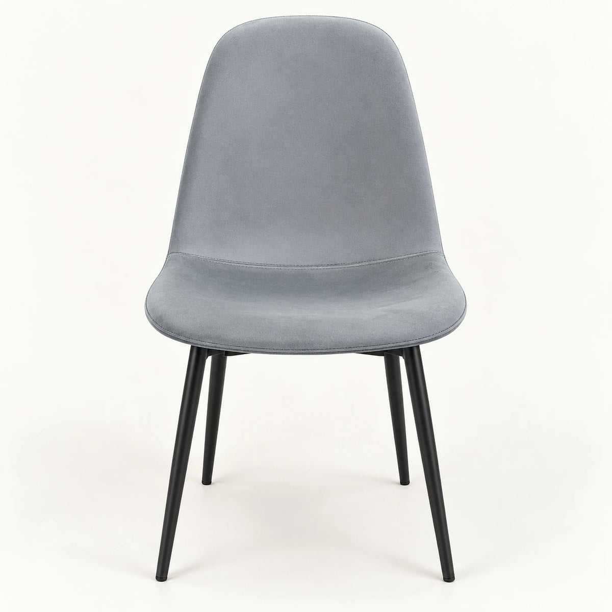 Vista frontal de la silla de comedor Beneli tapizada en gris claro
