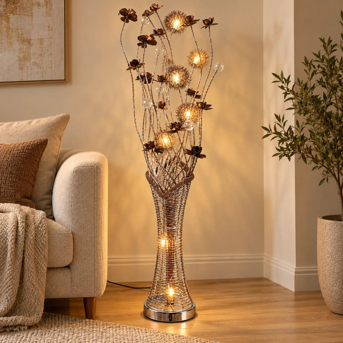 Lámpara de piso LED floral, diseño Floral Bronce – en una sala