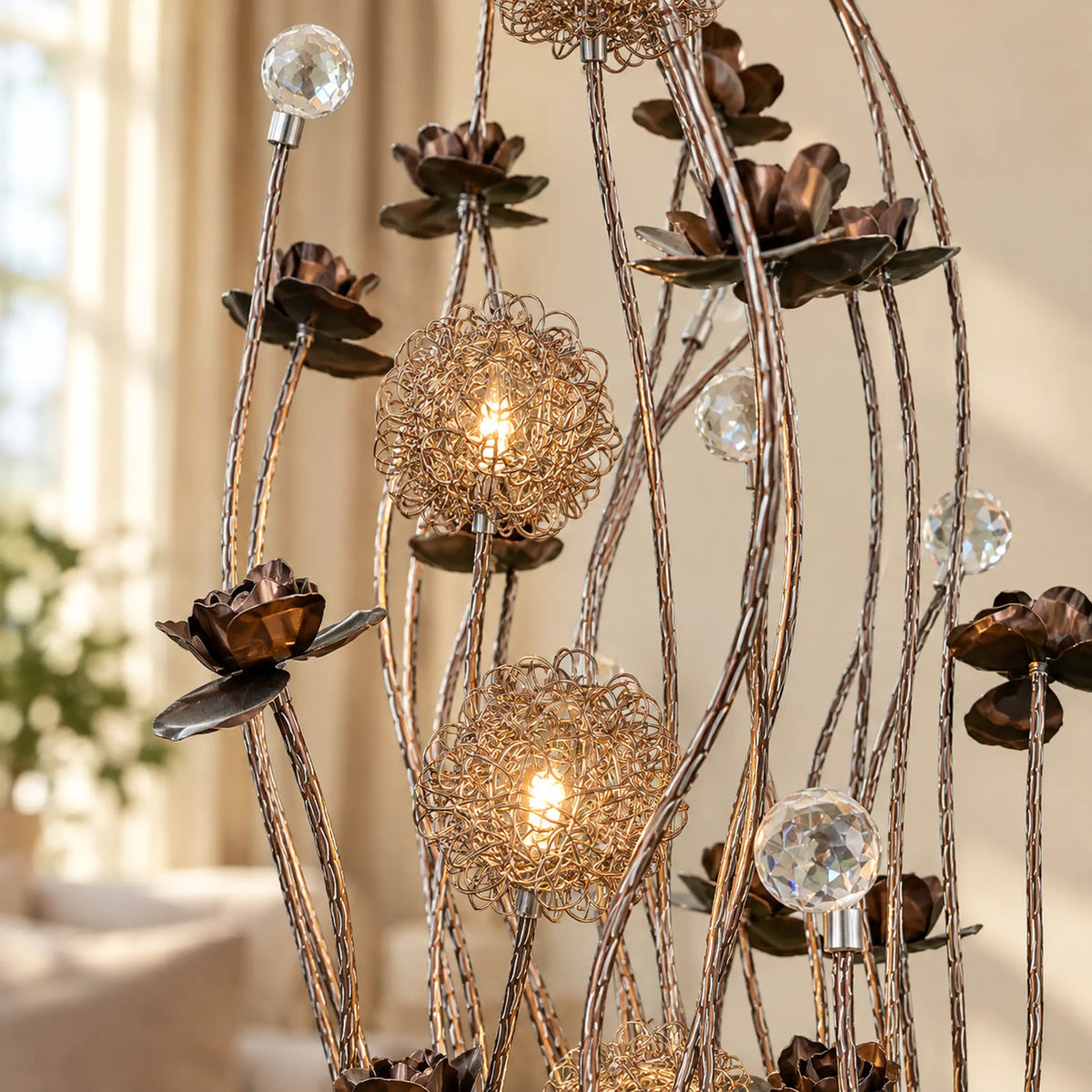 Lámpara de piso LED floral, diseño Rosas Bronce Cilíndrica – detalle de las flores