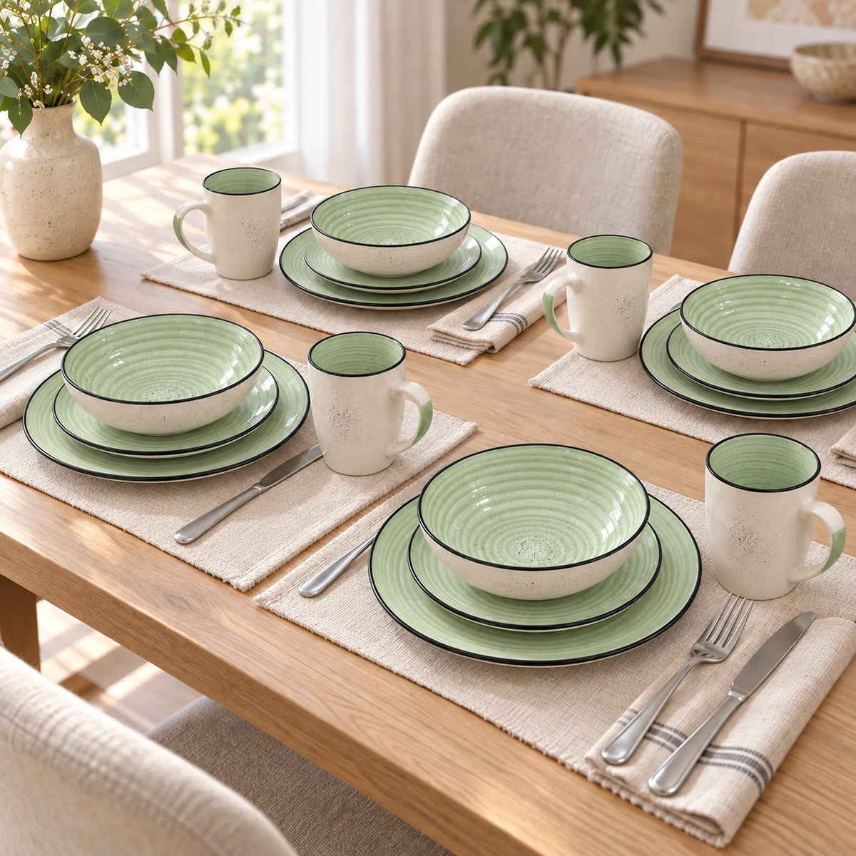 Mesa montada con la vajilla Lotus color Verde Salvia para 4 personas
