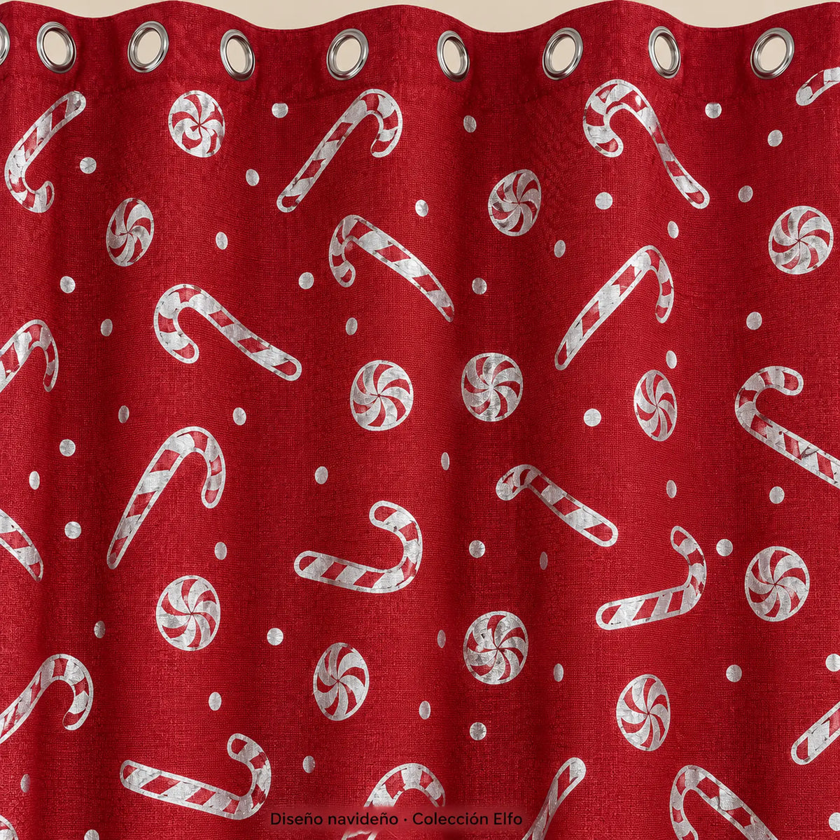Cortina navideña Pasión Guajira Elfo roja con caramelos navideños plateados – detalle del diseño