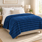 Frazada full azul marino de 180 x 220 cm con rayas en relieve – momento de descanso