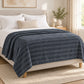 Frazada full gris de 180 x 220 cm con rayas en relieve – momento de descanso