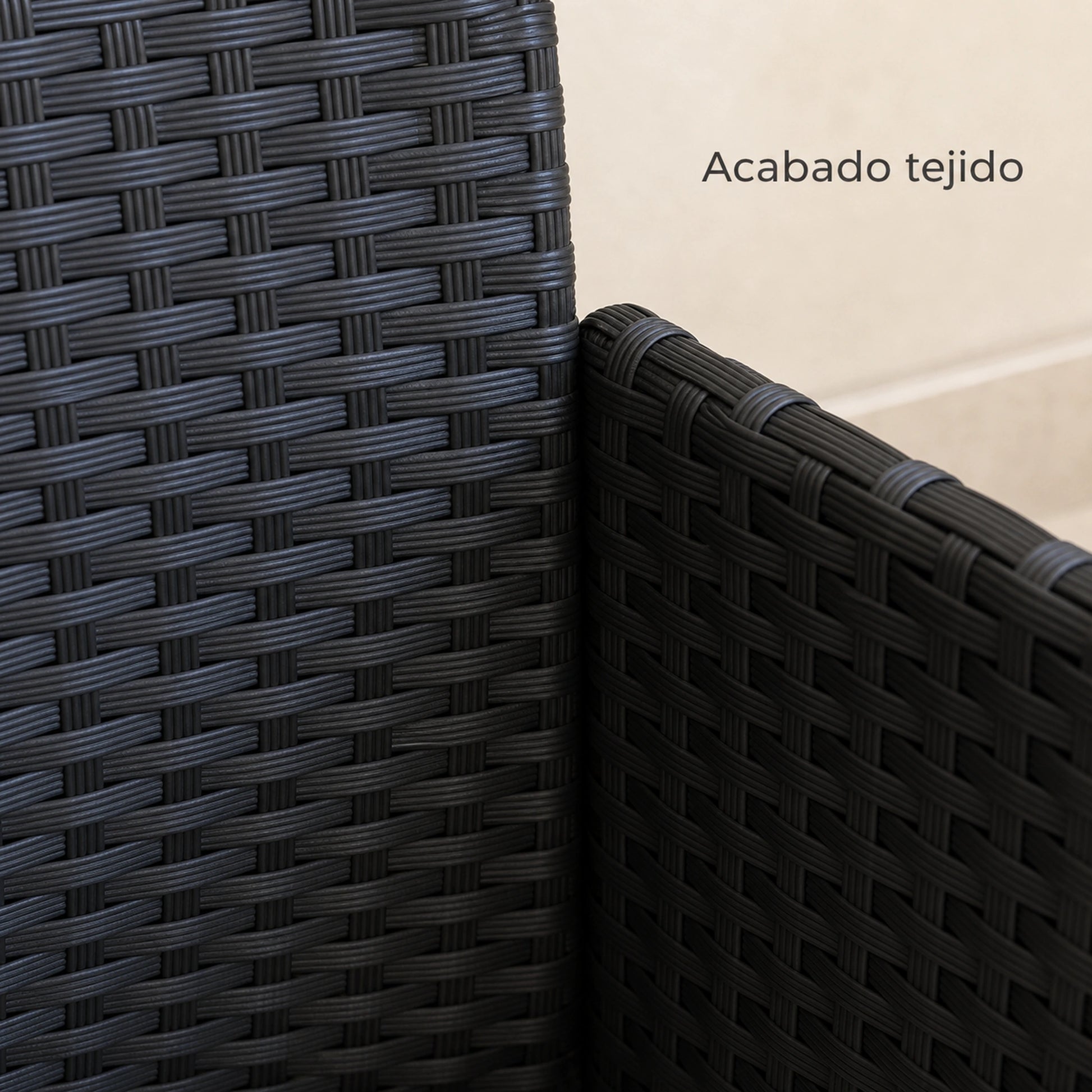 Detalle del acabado tejido tipo ratán sintético del juego de terraza