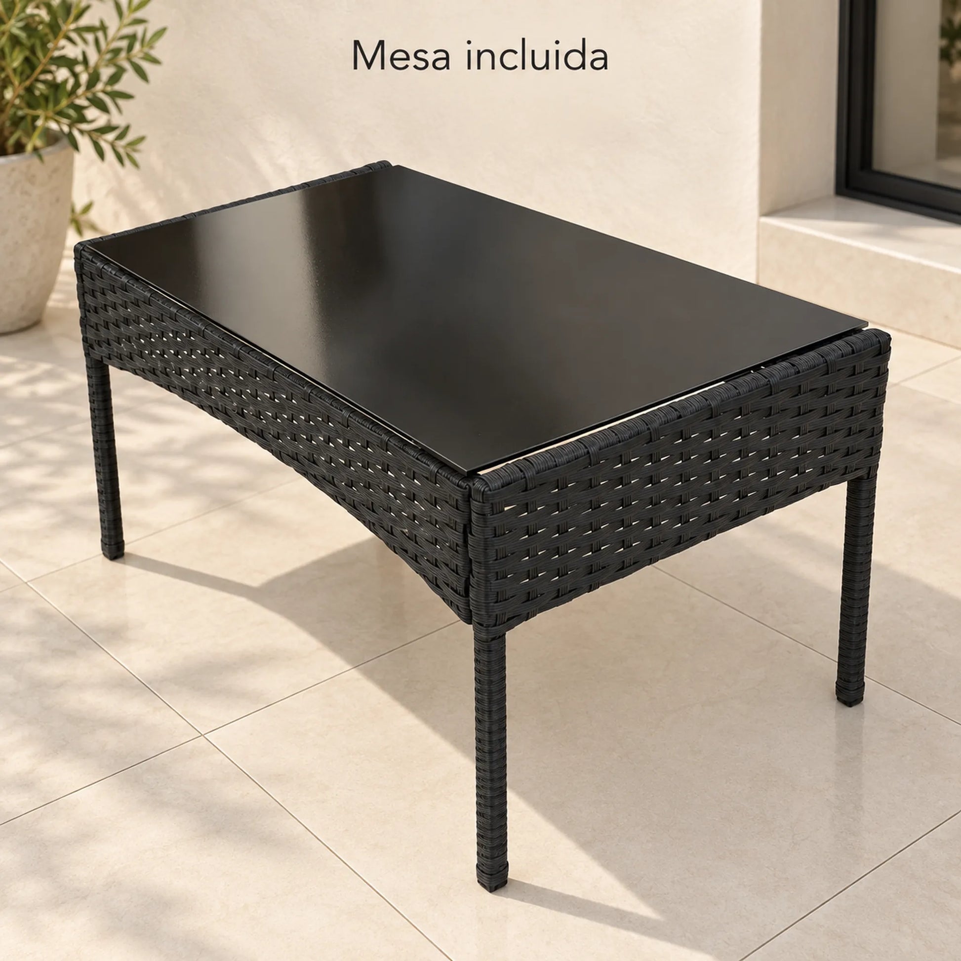Mesa incluida en el juego de terraza, con tablero de vidrio negro y base en tejido negro