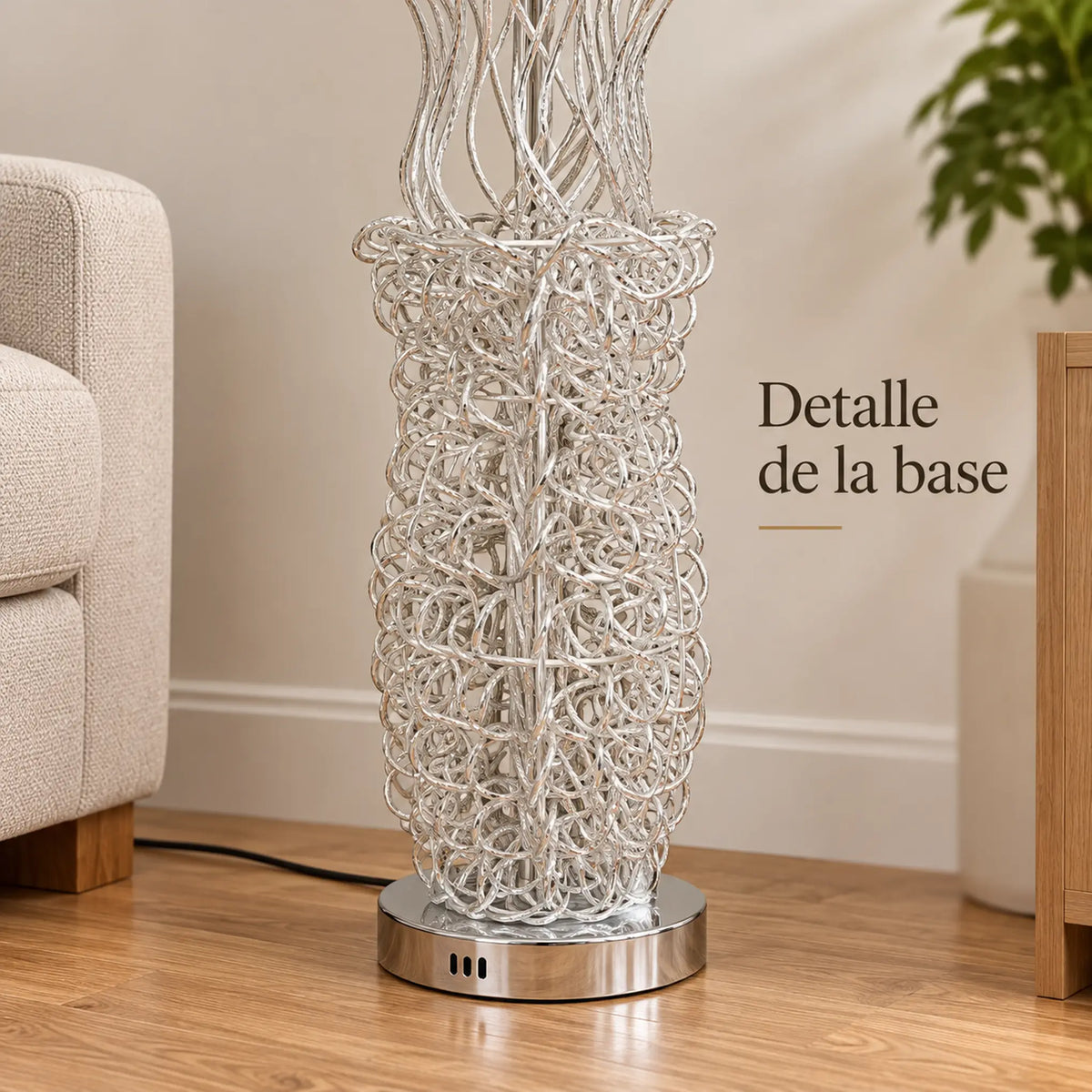Lámpara de piso LED floral, diseño Espiral Floral Plateada – detalle de la base