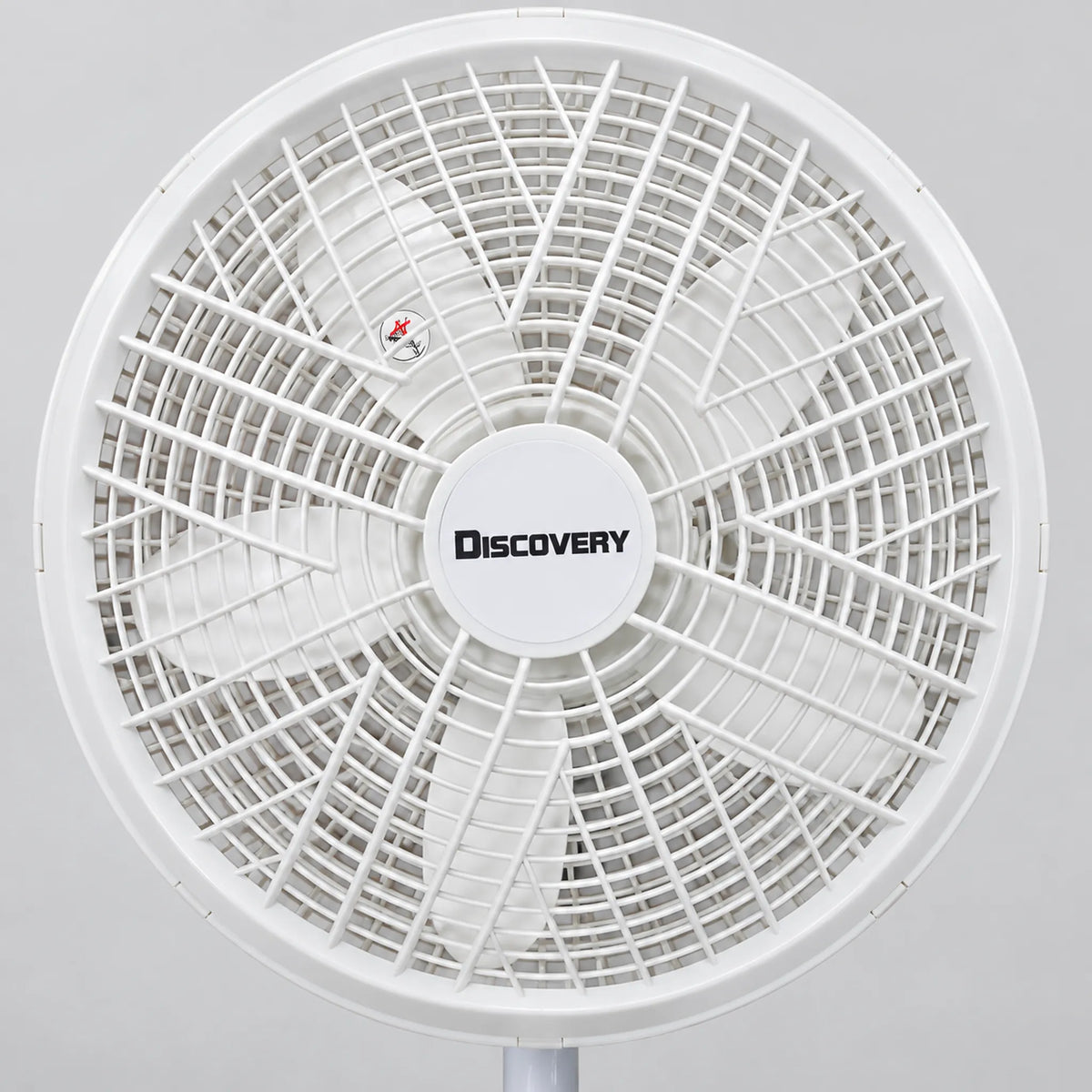 Ventilador de pedestal blanco de 18 pulgadas – cabezal con rejilla y 5 aspas