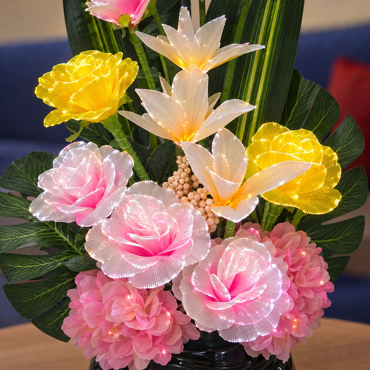 Arreglo de flores artificiales con luz LED, diseño Rosa Primaveral – detalle de las flores iluminadas