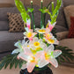 Arreglo de flores artificiales con luz LED, diseño Lirio Blanco – detalle de las flores iluminadas