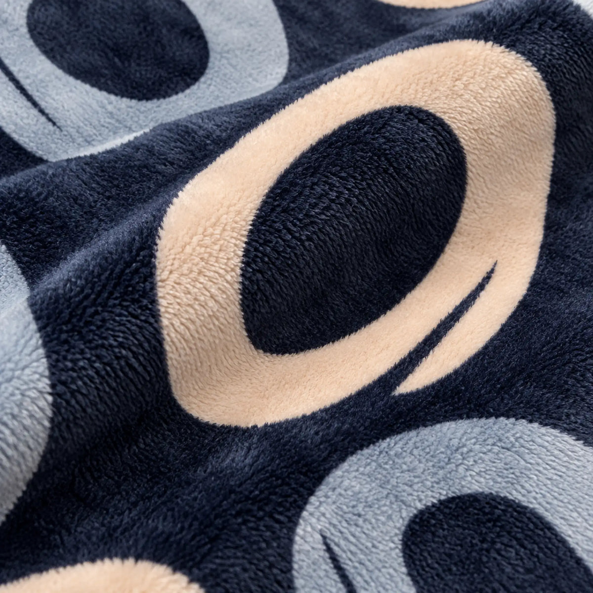 Frazada estampada afelpada 200 x 240 cm, diseño Aros Azul Marino – textura afelpada