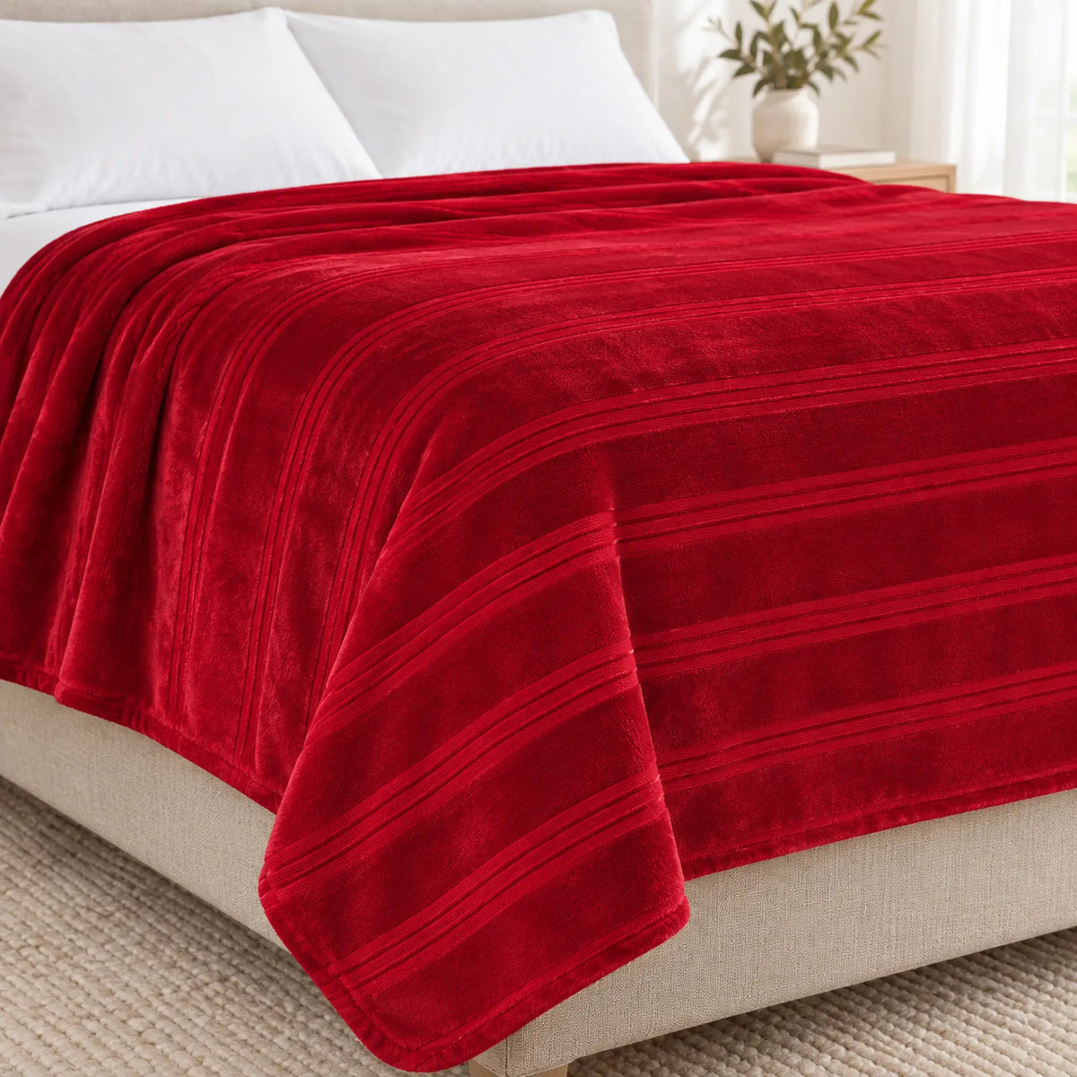 Frazada full roja de 180 x 220 cm con rayas en relieve – detalle de las rayas en relieve