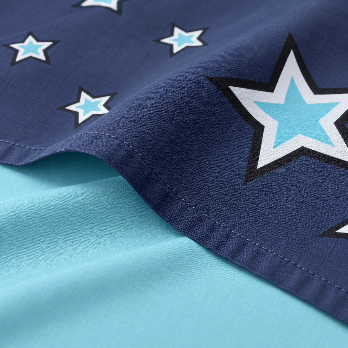 Juego de sábanas 4 piezas estampado azul marino con estrellas – detalle de la tela