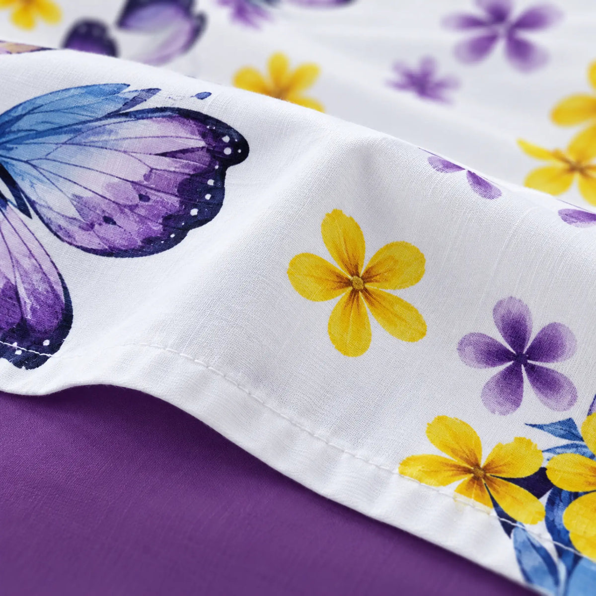 Juego de sábanas 4 piezas estampado morado con mariposas – detalle de la tela