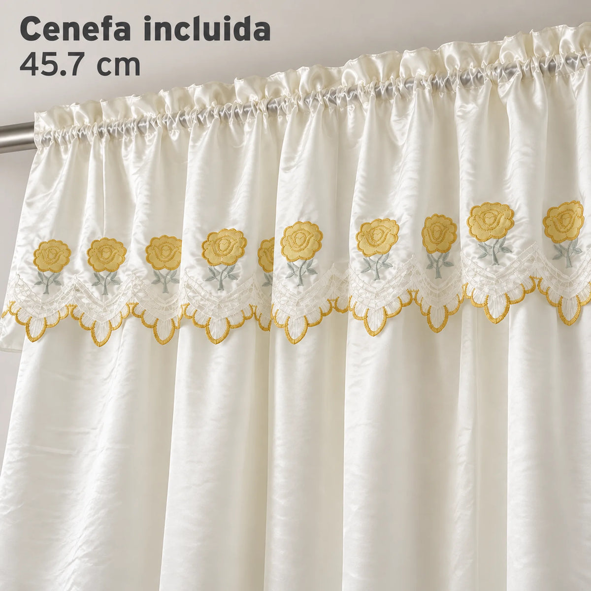 Par de cortinas bordadas satinadas con cenefa, fondo cream con bordado dorado – detalle de la cenefa incluida