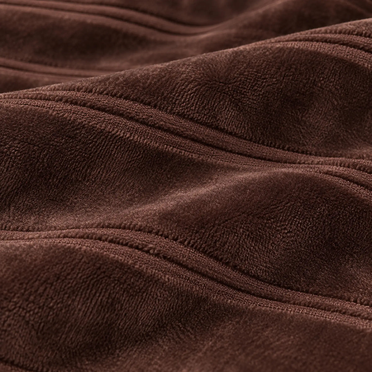 Frazada full chocolate de 180 x 220 cm con rayas en relieve – textura suave de franela