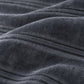 Frazada full gris de 180 x 220 cm con rayas en relieve – textura suave de franela