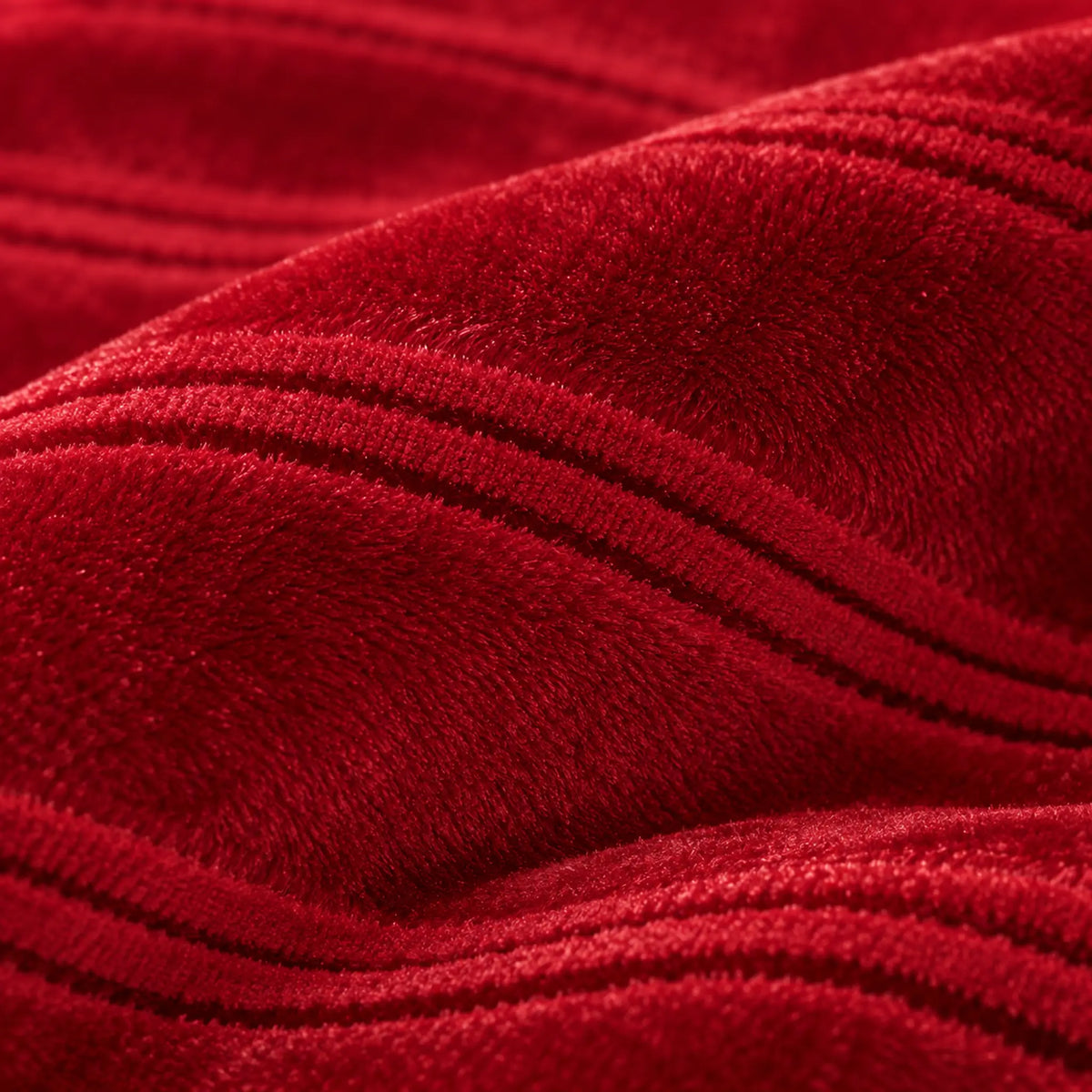 Frazada full roja de 180 x 220 cm con rayas en relieve – textura suave de franela