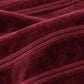 Frazada full color vino de 180 x 220 cm con rayas en relieve – textura suave de franela