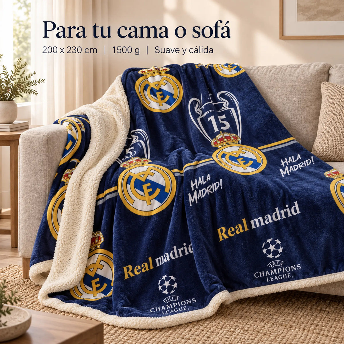Frazada reversible piel de oveja, diseño Real Madrid, en uso sobre el sofá