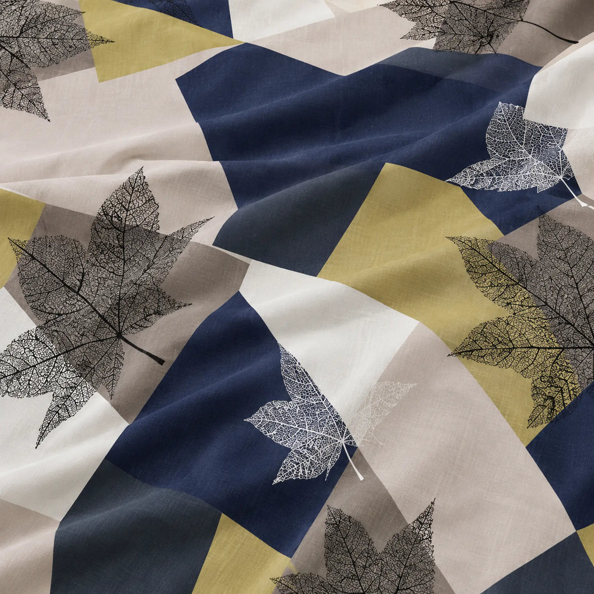 Juego de sábanas 4 piezas estampado con hojas geométricas – detalle del estampado