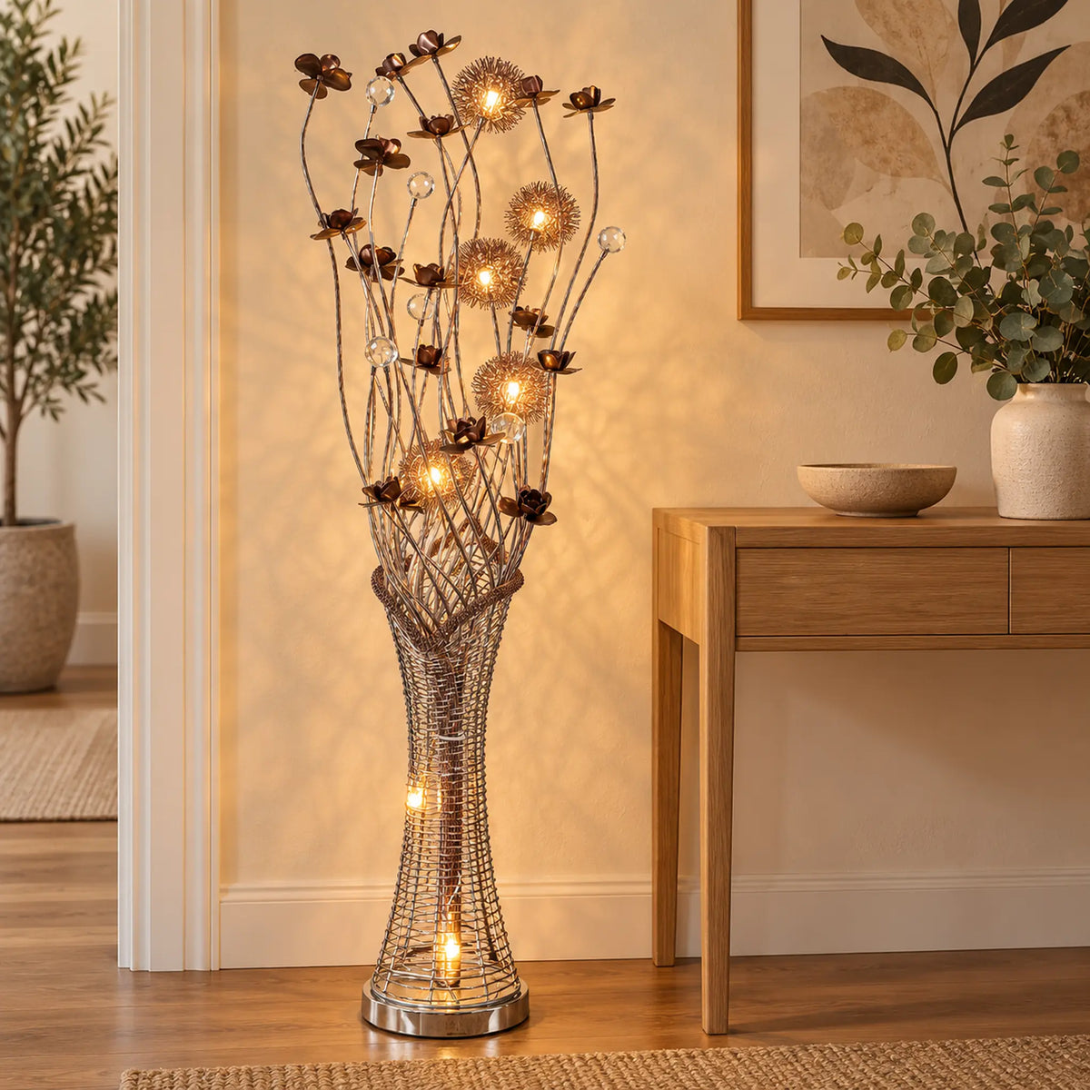 Lámpara de piso LED floral, diseño Floral Bronce – en un recibidor