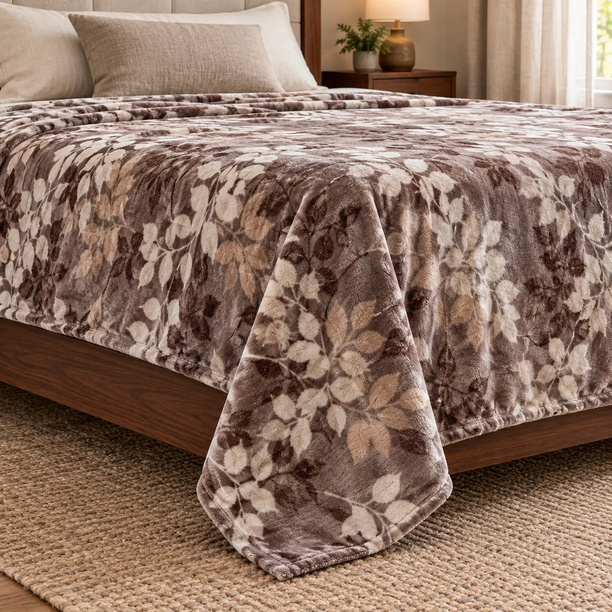 Frazada estampada afelpada 200 x 240 cm, diseño Hojas Café – grosor y caída