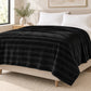 Frazada full negra de 180 x 220 cm con rayas en relieve – brillo tornasol sutil