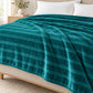 Frazada full turquesa de 180 x 220 cm con rayas en relieve – brillo tornasol sutil