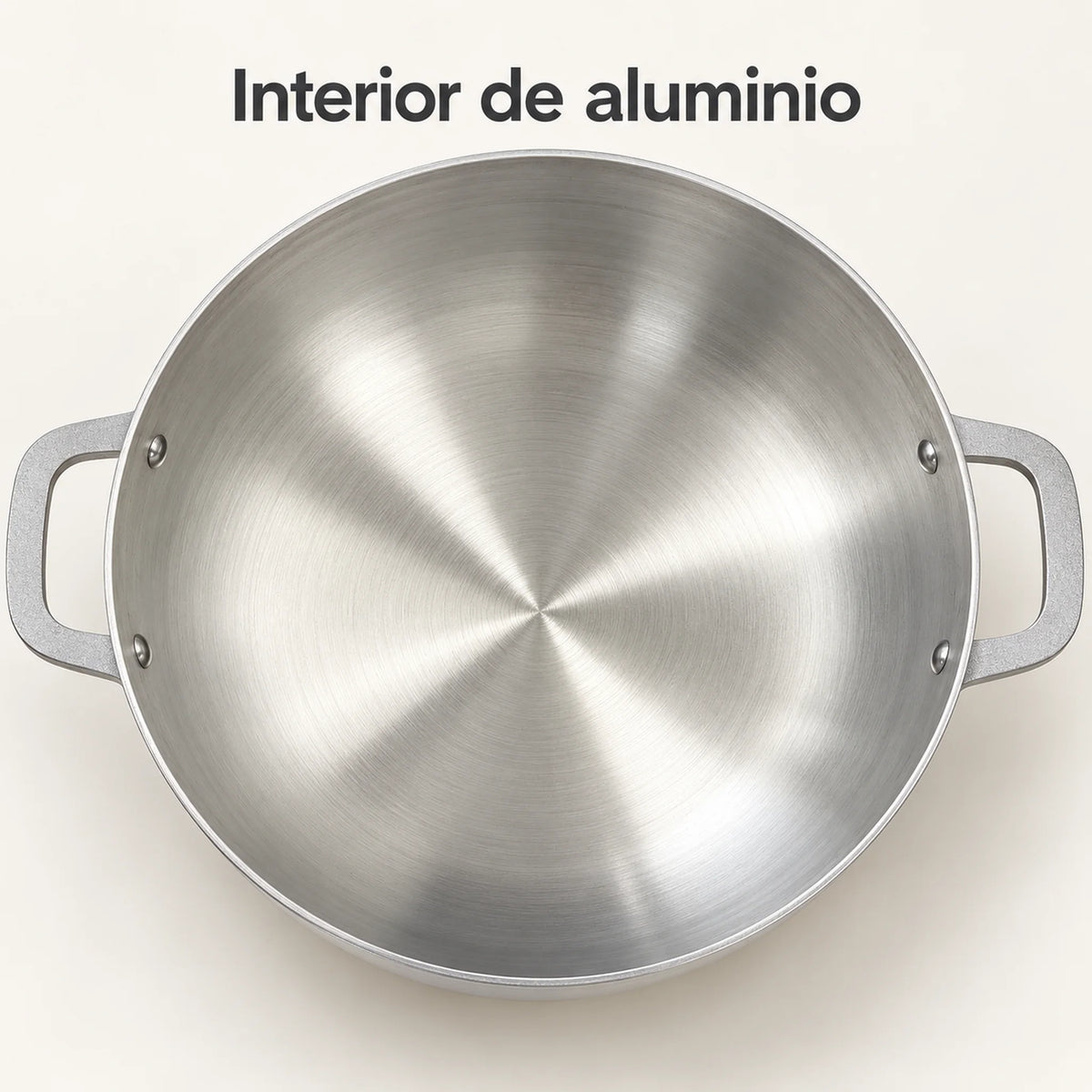 Interior de aluminio pulido del caldero Lotus visto desde arriba