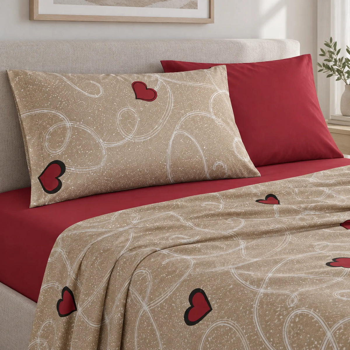 Juego de sábanas 4 piezas estampado beige con corazones – detalle de las fundas