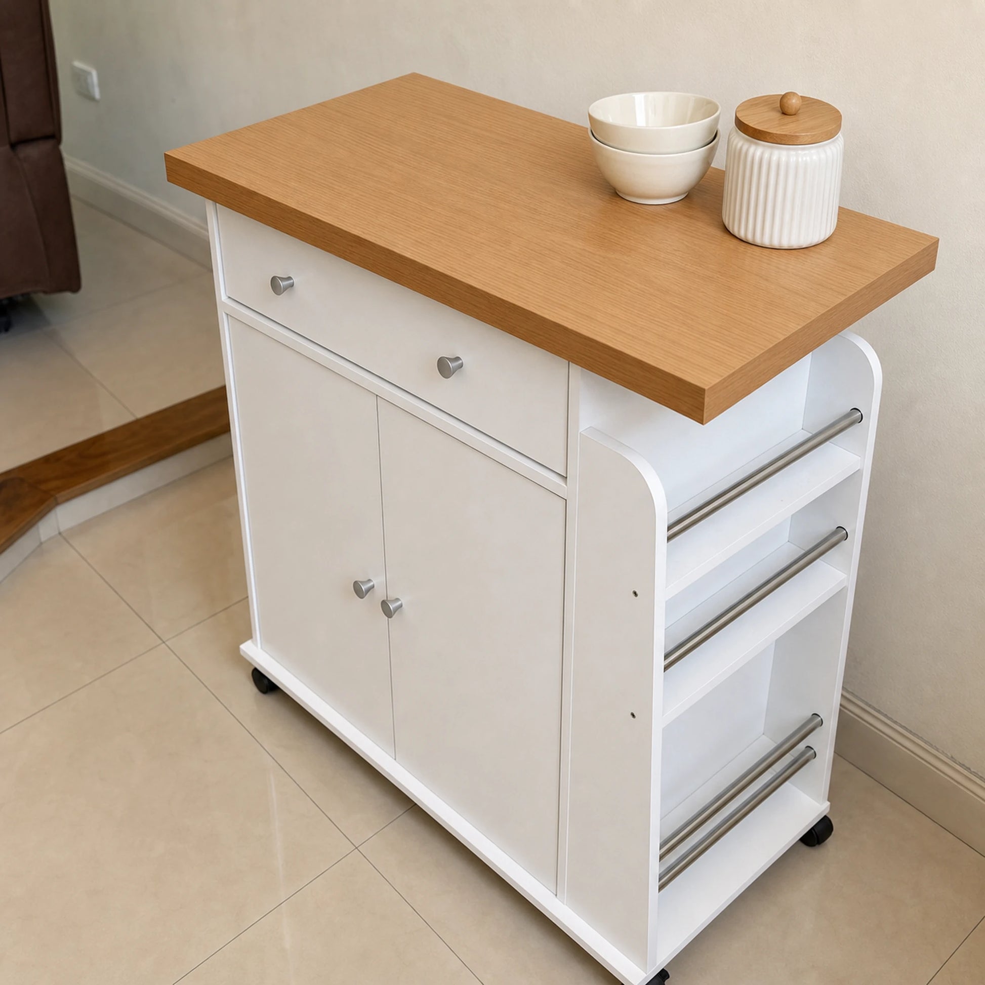 Detalle del tablero superior color madera roble del carrito auxiliar de cocina
