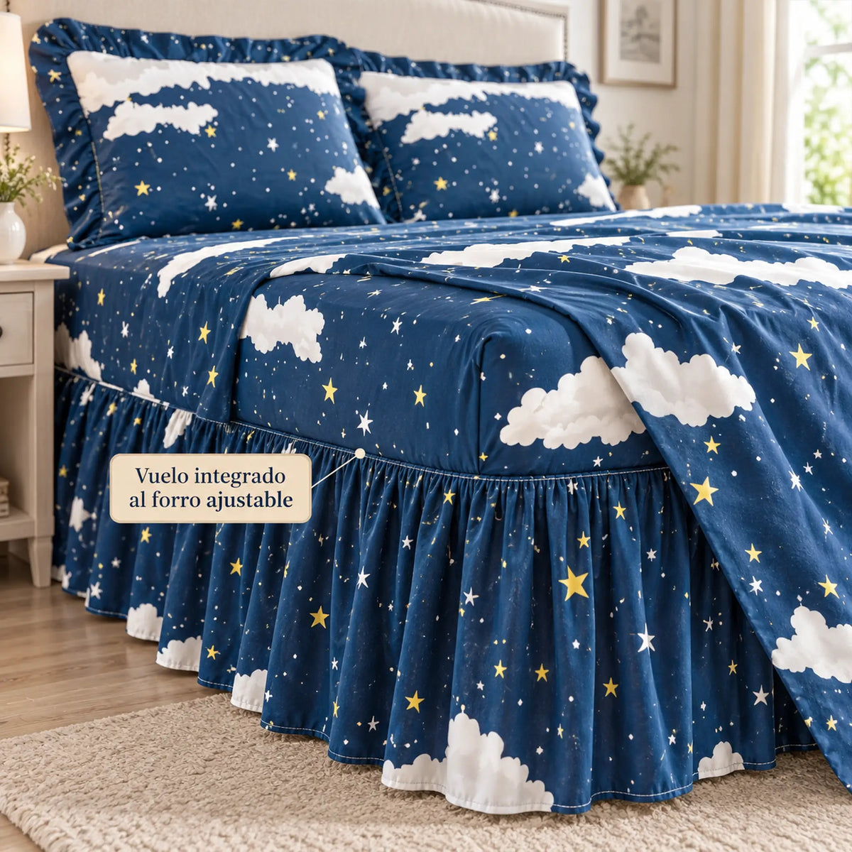 Juego de sábanas con vuelo 4 piezas, diseño Nubes y Estrellas Azul Marino – forro ajustable con vuelo integrado