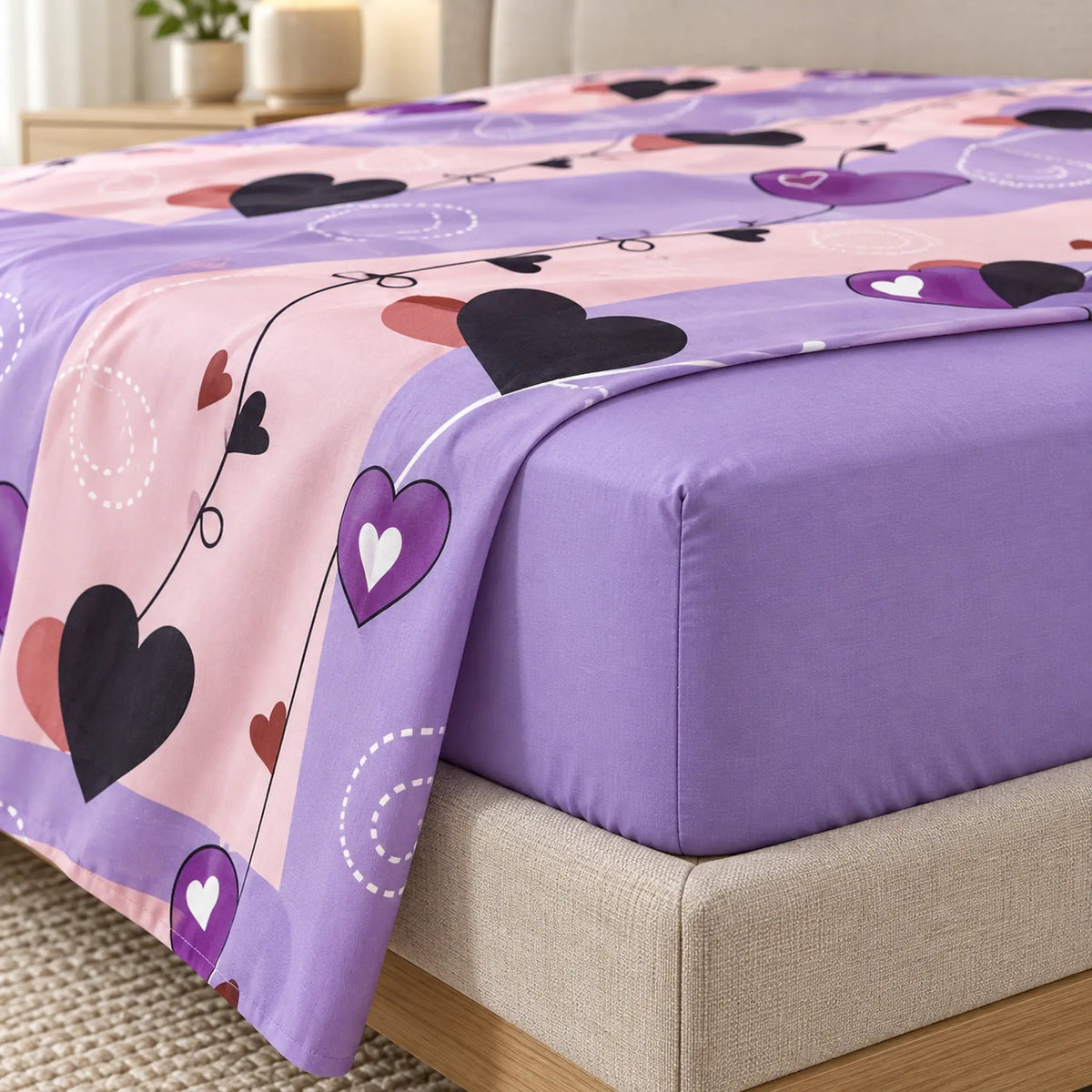 Juego de sábanas semimatrimonial 1.20 m, diseño Corazones Lila y Rosa – sábana ajustable en el colchón