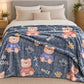 Frazada estampada afelpada 200 x 240 cm, diseño Ositos Azul – usada como pie de cama