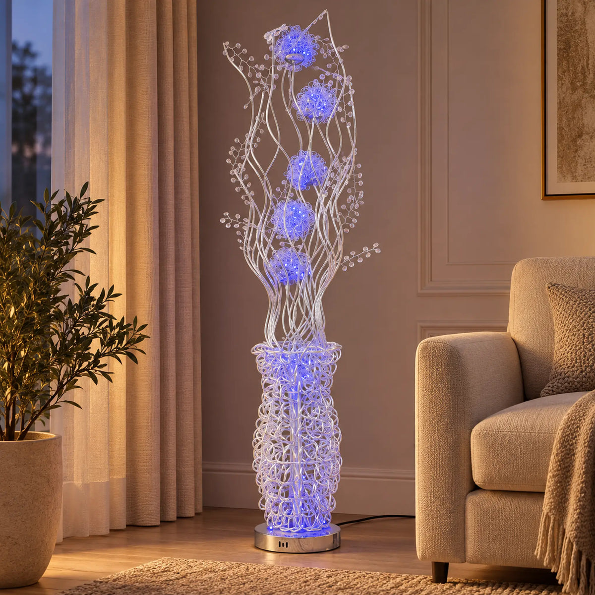 Lámpara de piso LED floral, diseño Espiral Floral Plateada – ambiente nocturno