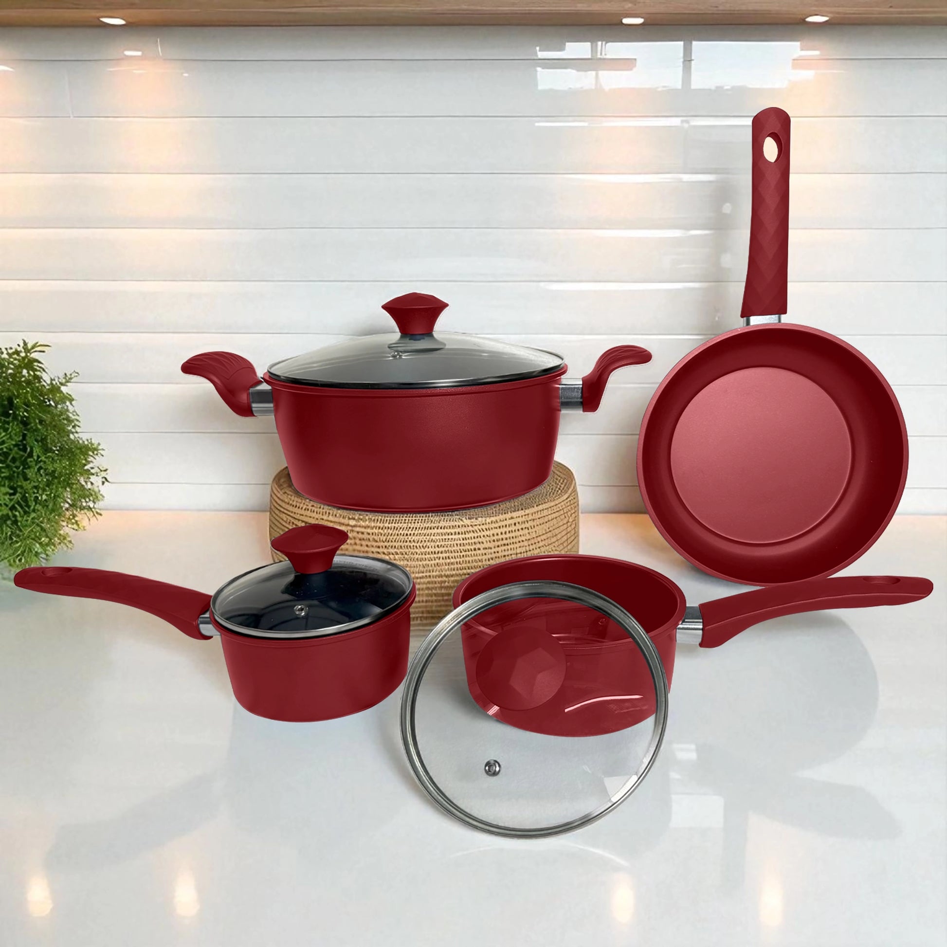 Set completo de 7 piezas BIG Home con ollas y sartenes antiadherentes en acabado tipo mármol color rojo mate, sobre fondo blanco de cocina.