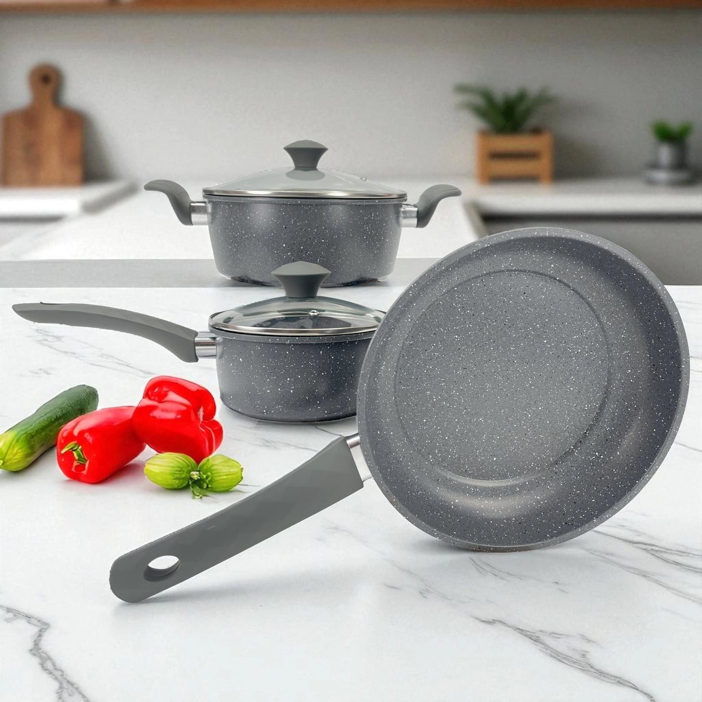 Set de cocina Big Home de 5 piezas en color gris con acabado granito, mostrado en mesa frontal con verduras frescas.