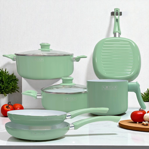 Juego de 8 piezas Lotus Home Collection en color verde con tapas de vidrio y revestimiento antiadherente.